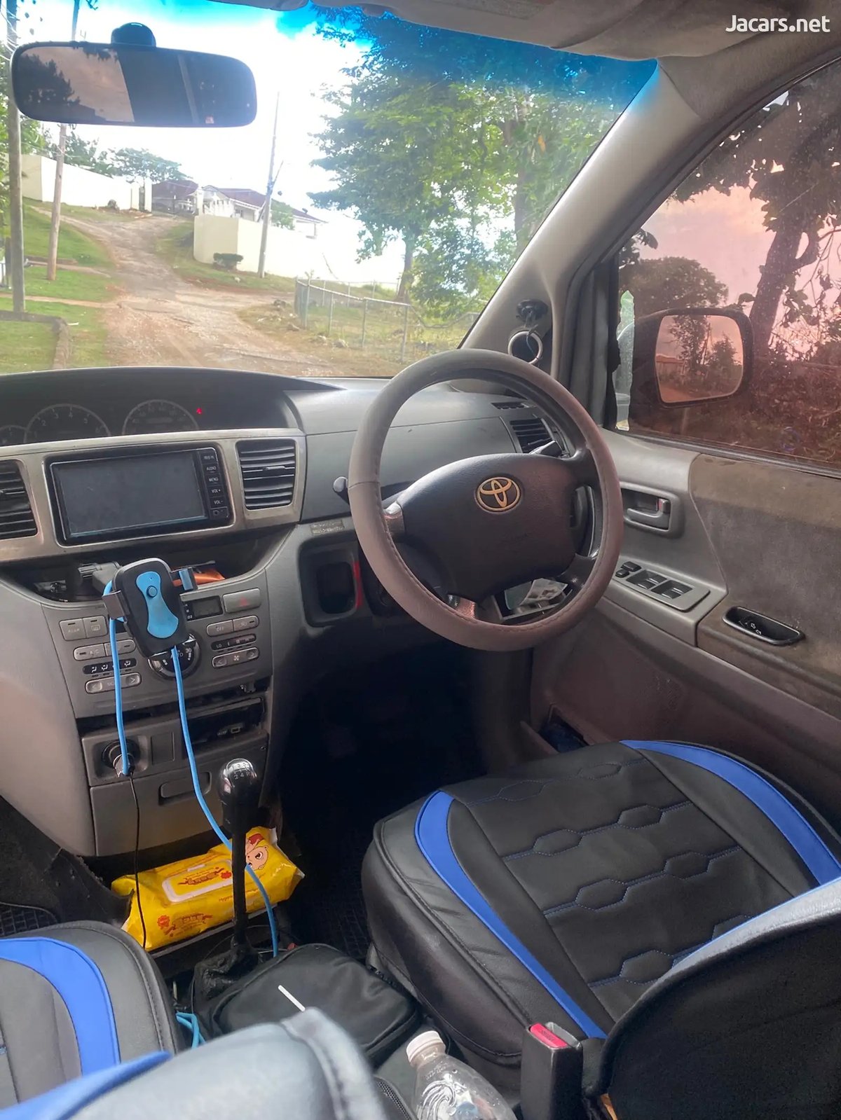 2006 TOYOTA Noah