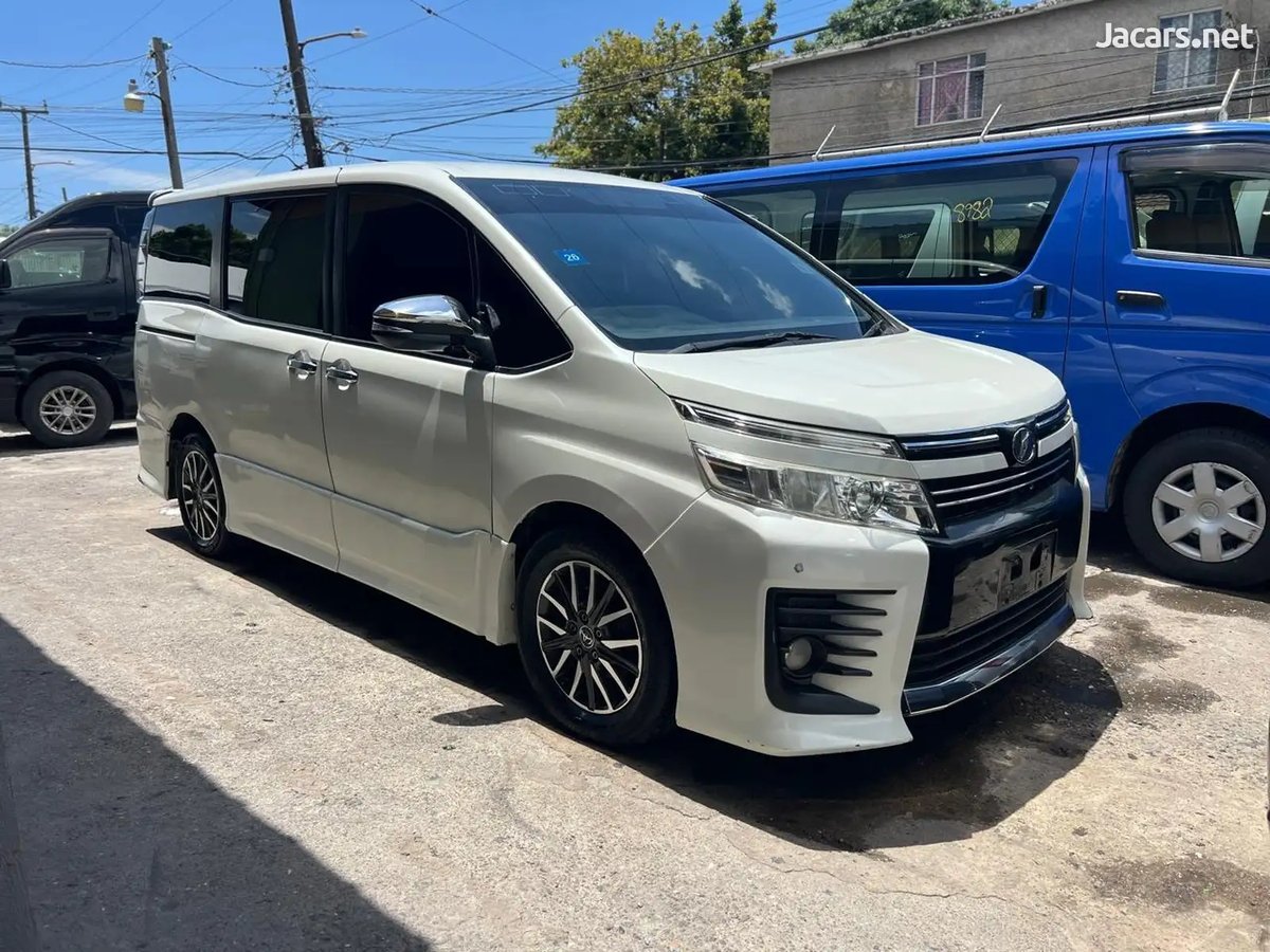 2015 TOYOTA Voxy