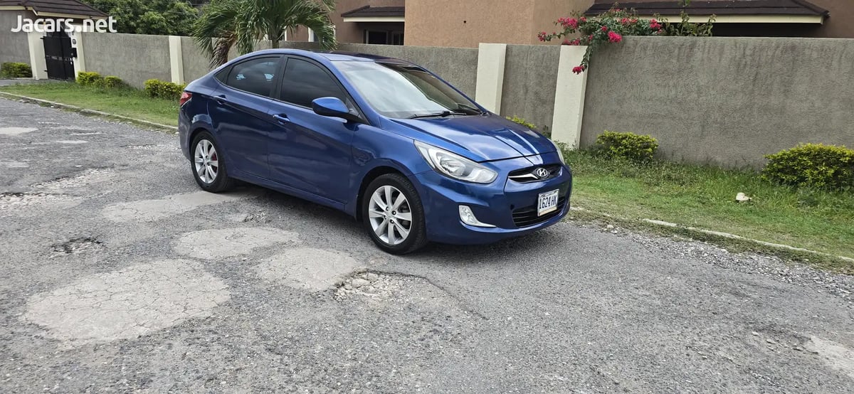 2012 HYUNDAI Accent