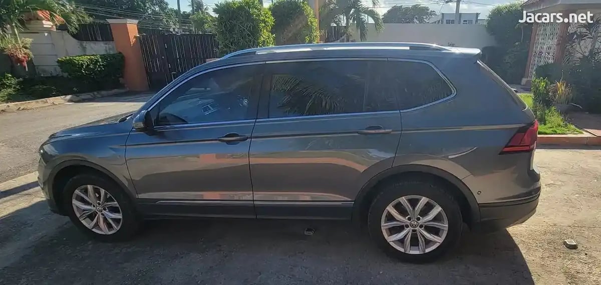 2020 VOLKSWAGEN Tiguan