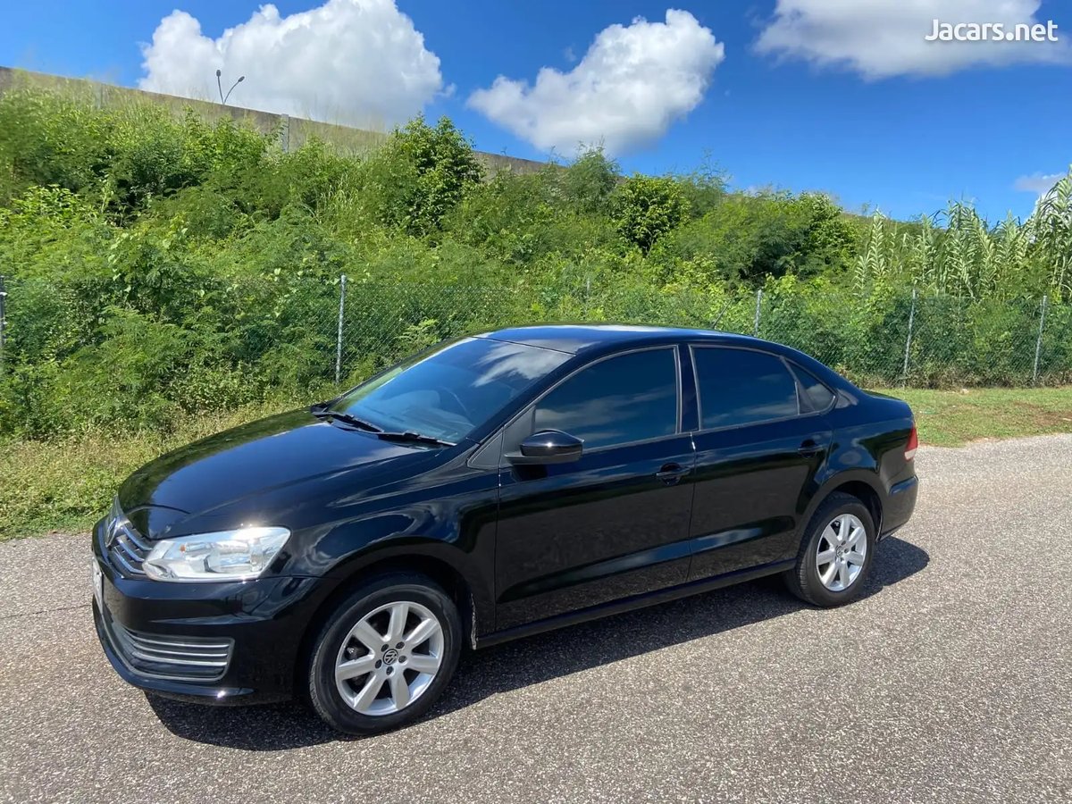 2017 VOLKSWAGEN Polo
