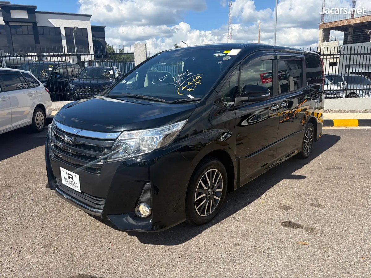 2016 TOYOTA Noah