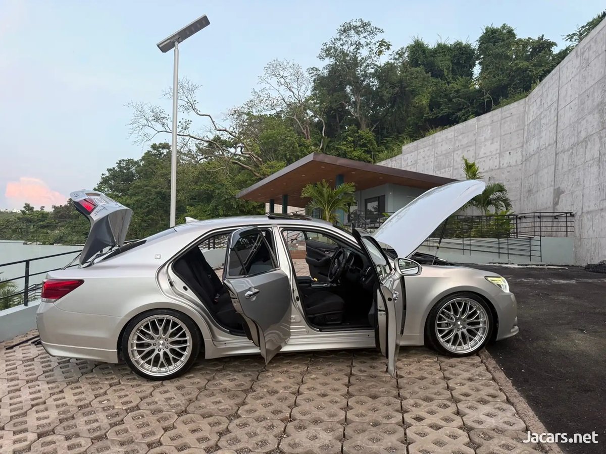 2015 TOYOTA Crown