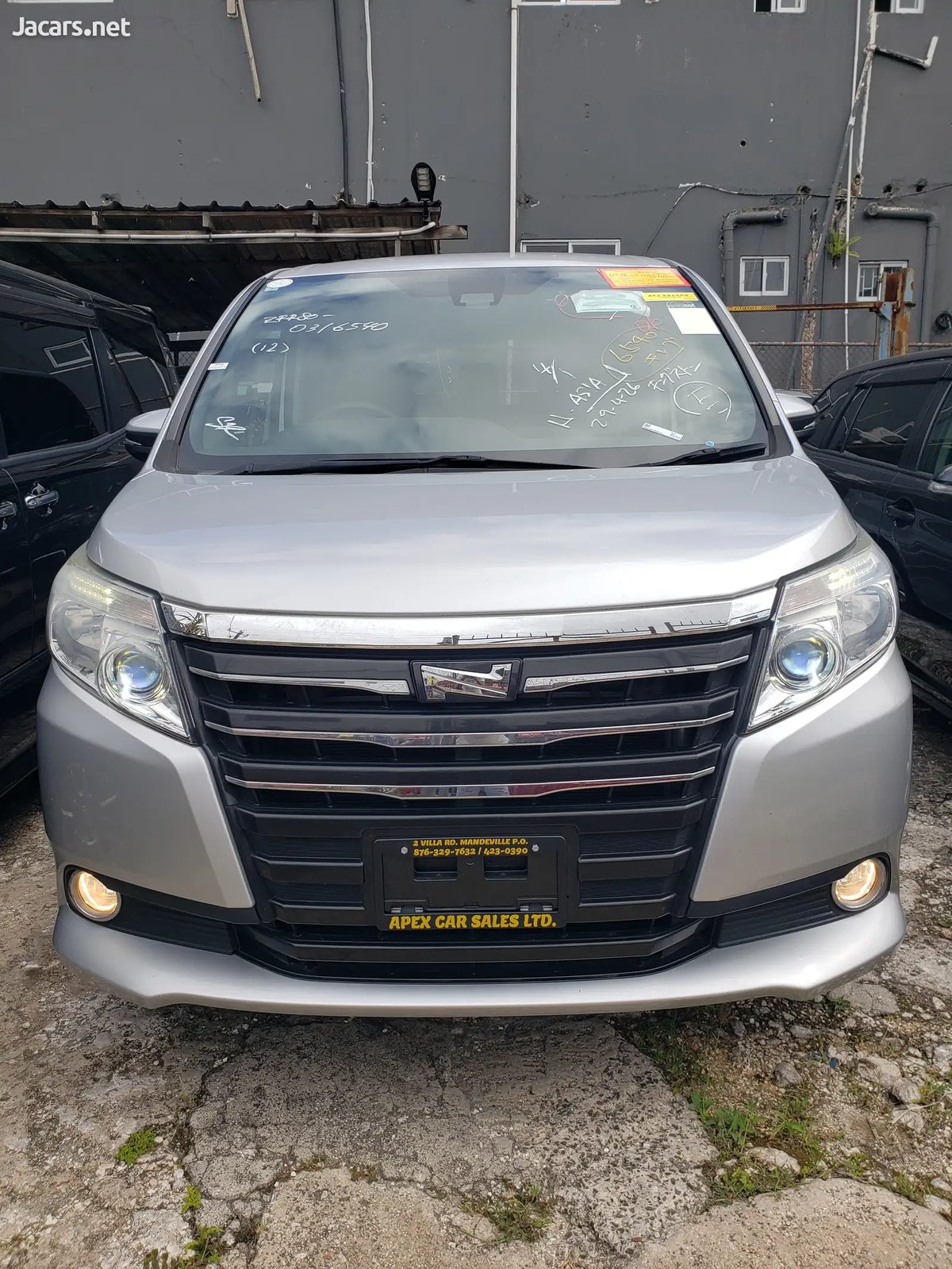 2017 TOYOTA Noah