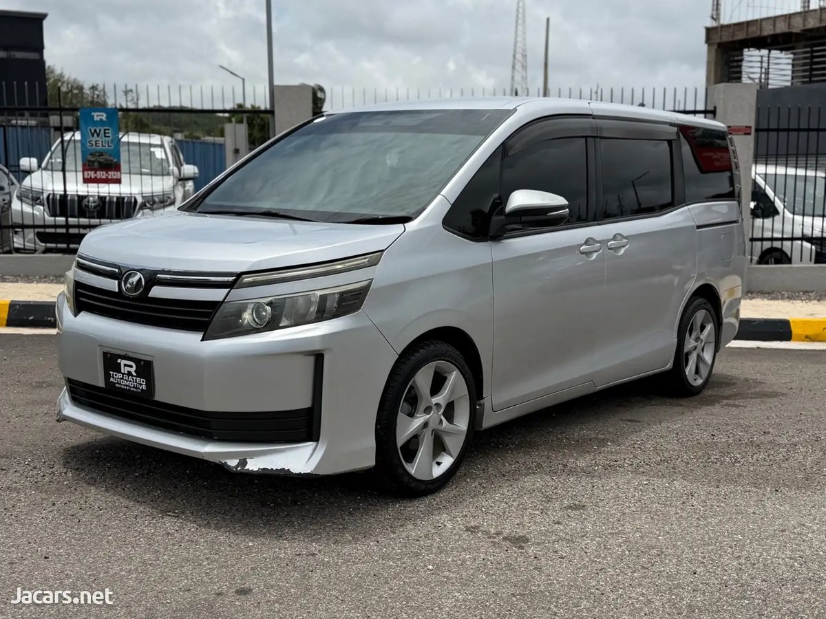 2014 TOYOTA Voxy