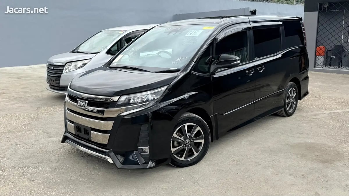 2017 TOYOTA Noah