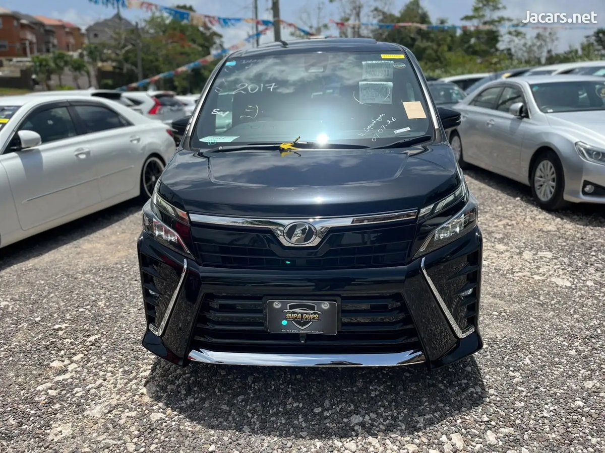 2017 TOYOTA Voxy