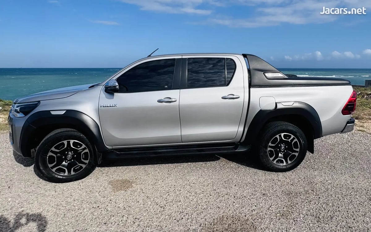 2022 TOYOTA Hilux
