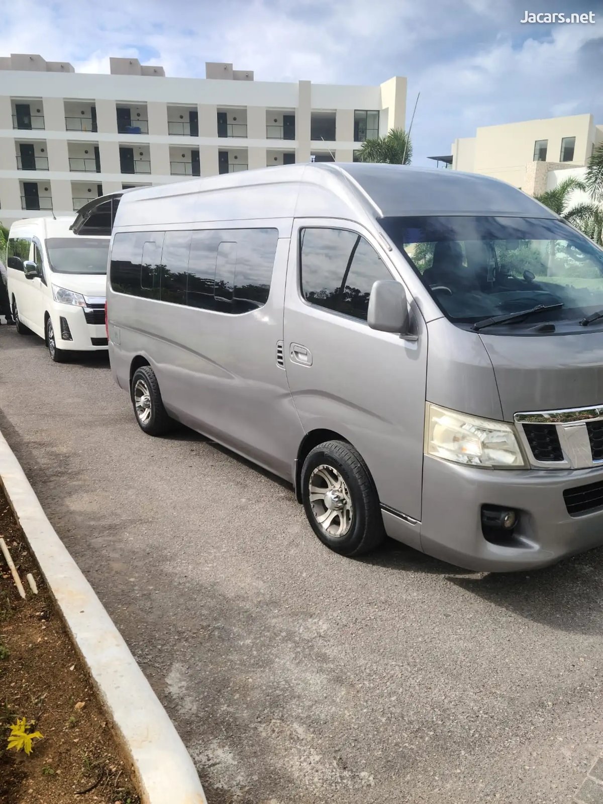 NISSAN Uvan