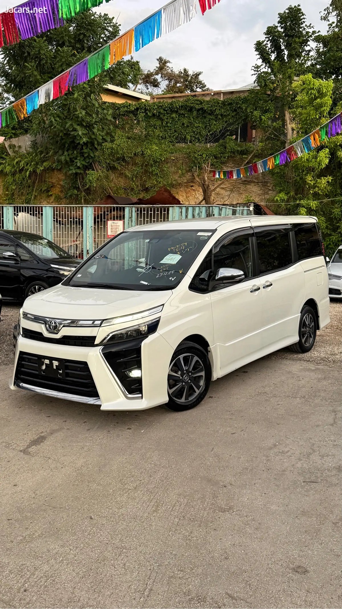 2020 TOYOTA Voxy