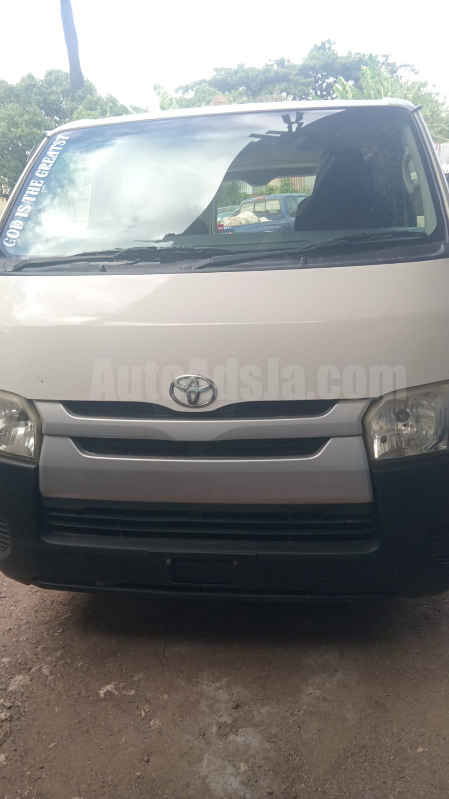 2017 TOYOTA HIACE