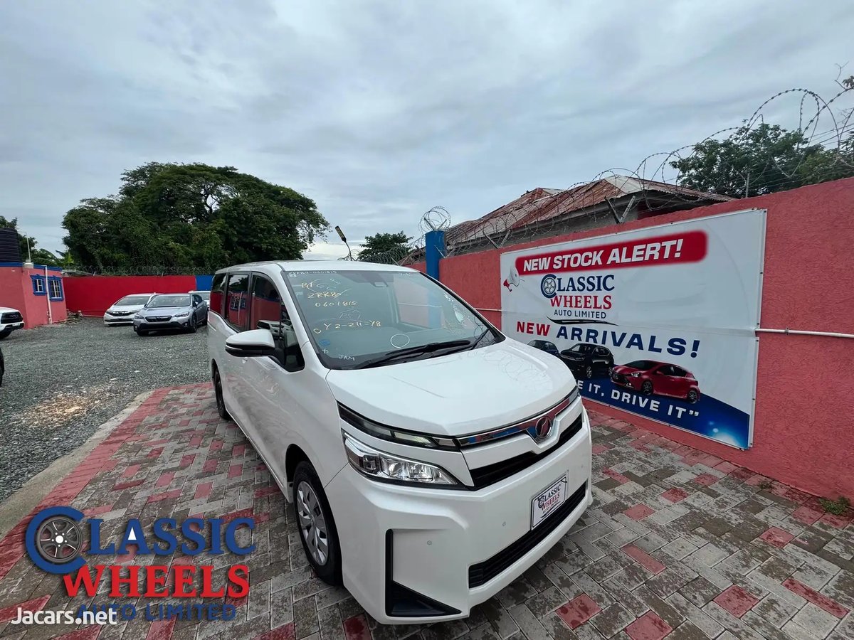 2020 TOYOTA Voxy