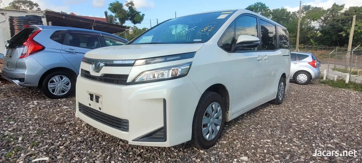2017 TOYOTA Voxy