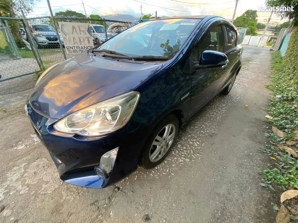 2017 TOYOTA Aqua
