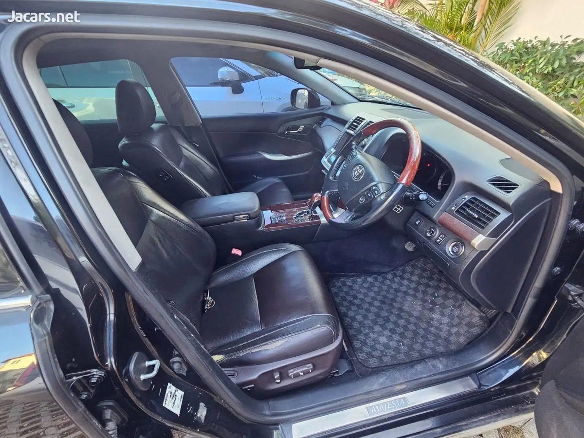 2012 TOYOTA Crown