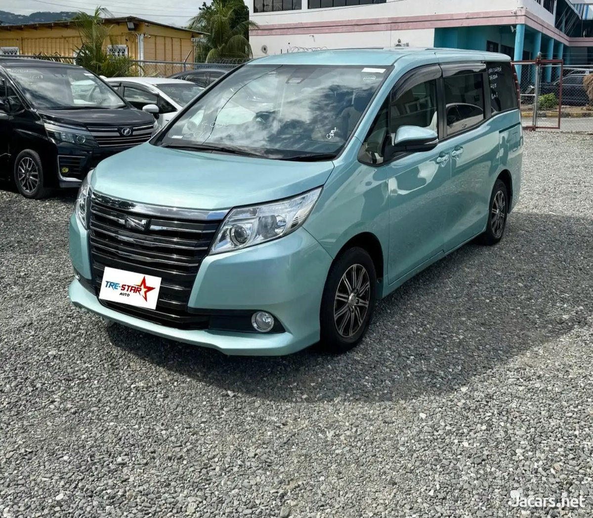 2016 TOYOTA Noah