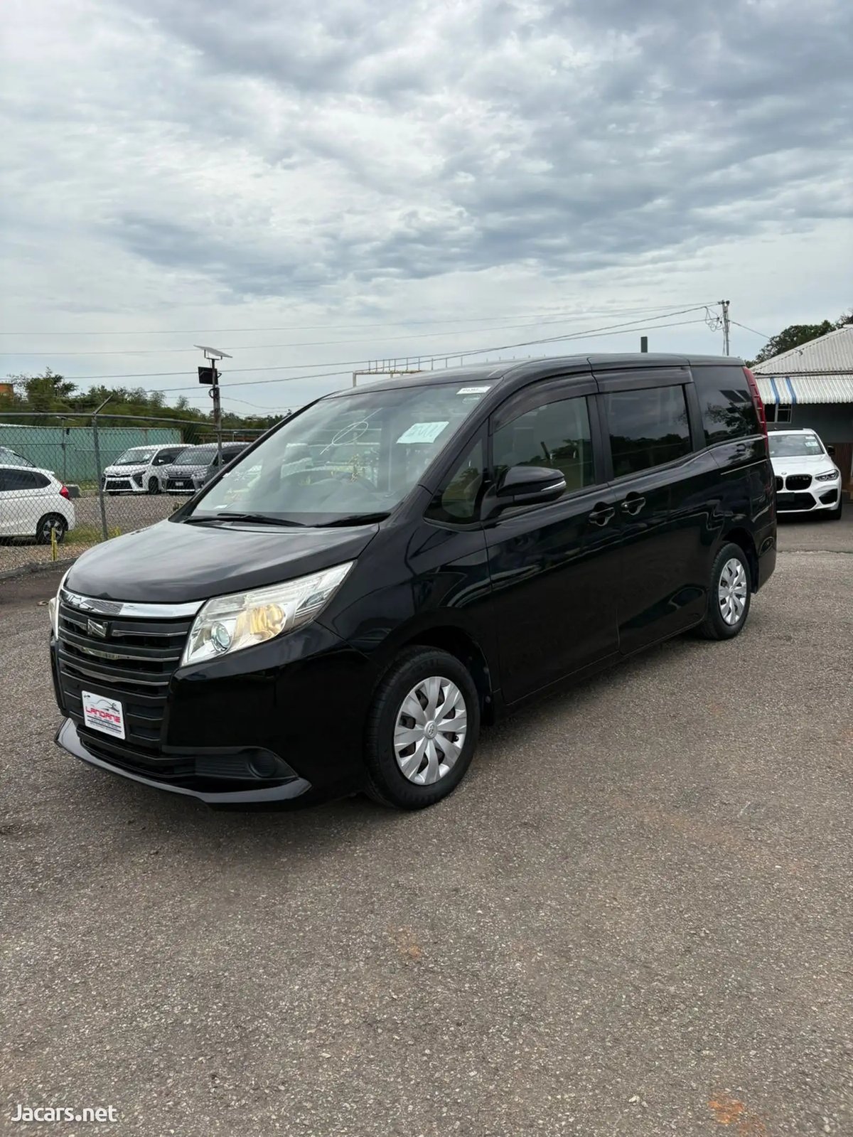 2015 TOYOTA Noah