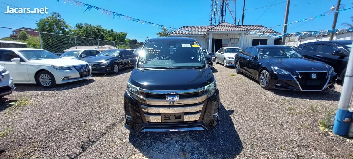 2017 TOYOTA Noah