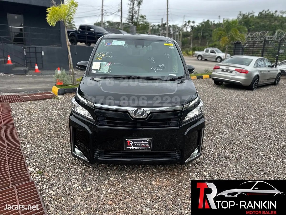 2018 TOYOTA Voxy