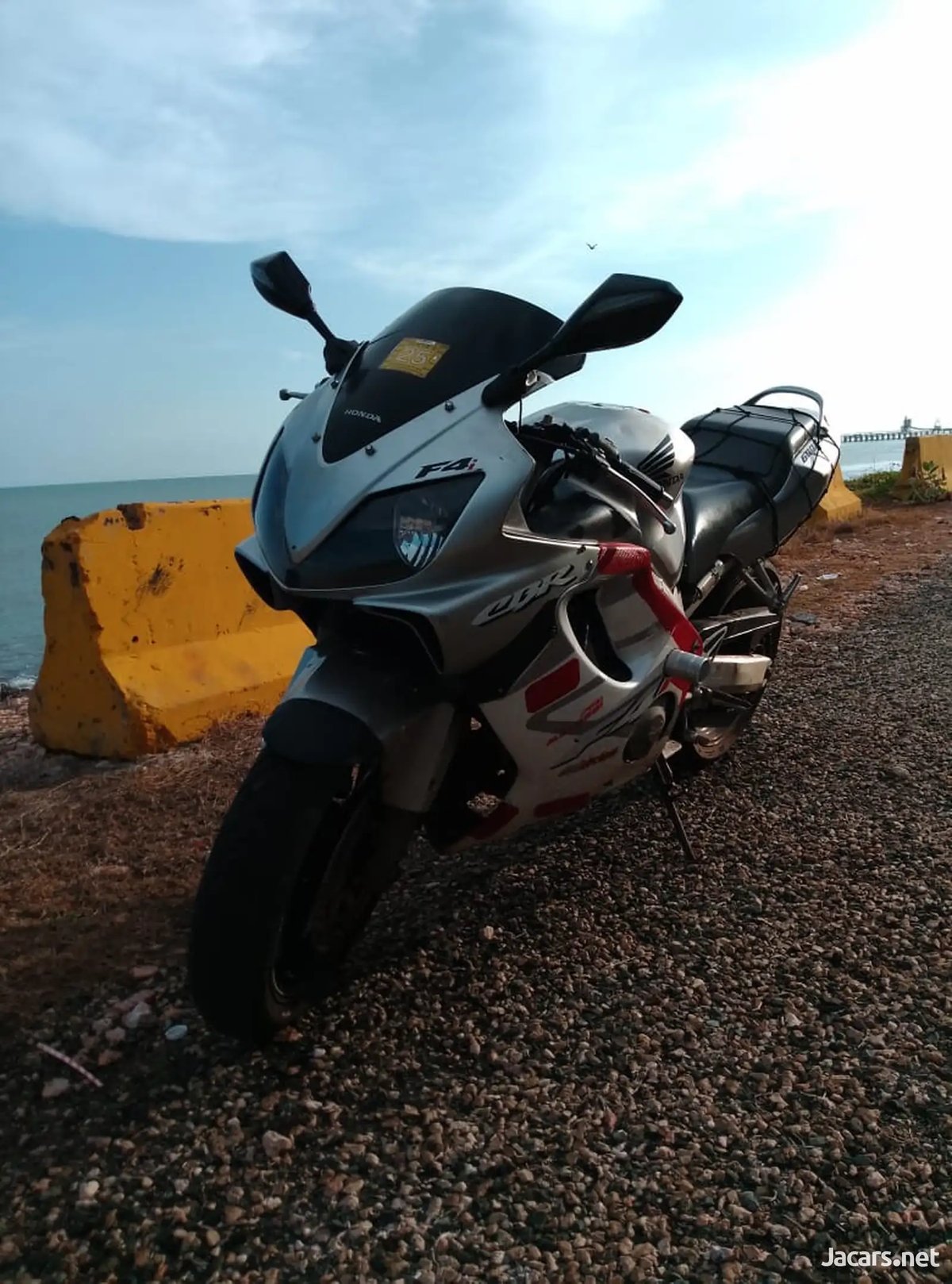 2001 HONDA F4