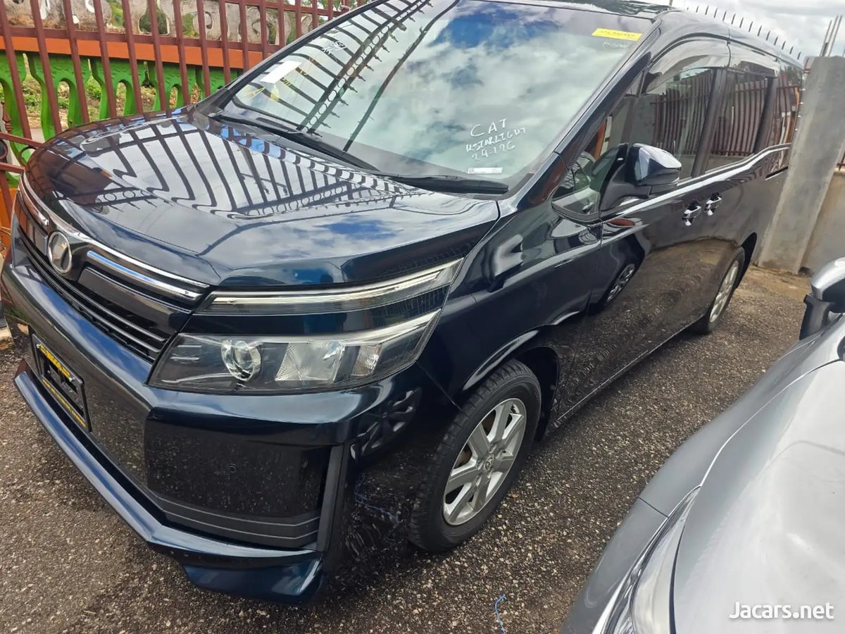 2015 TOYOTA Voxy