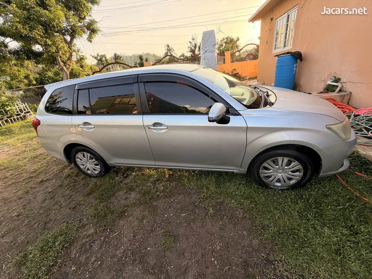 2013 TOYOTA Fielder