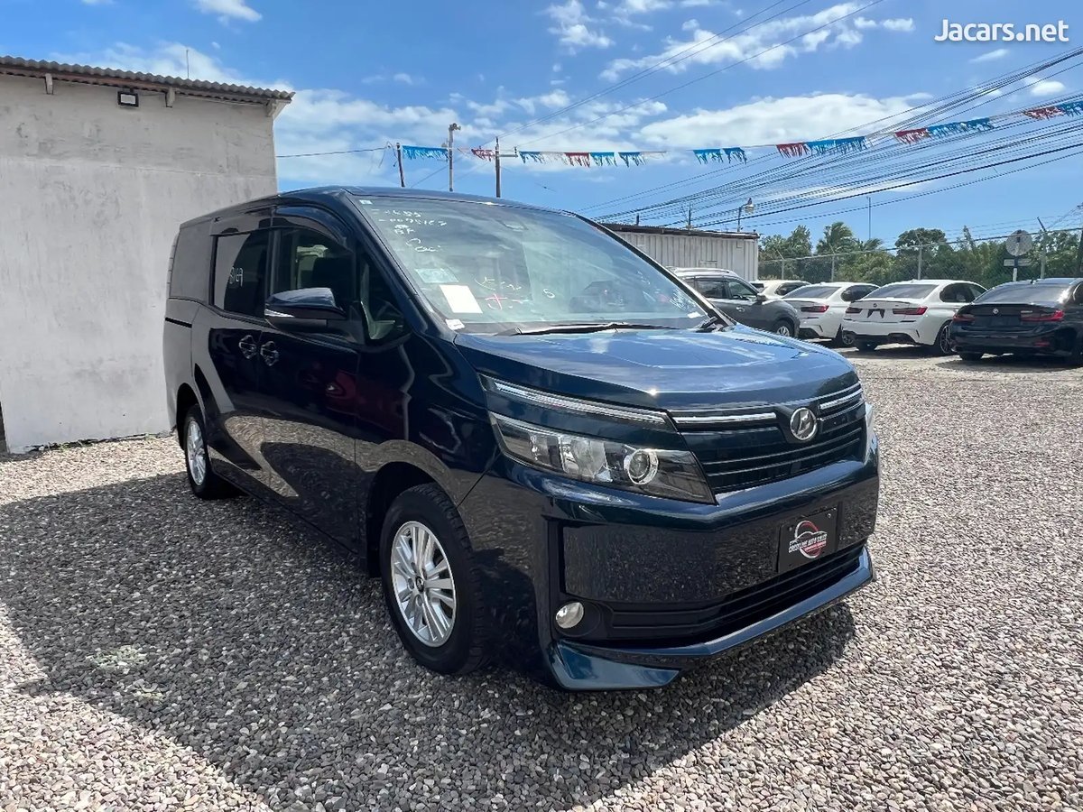 2017 TOYOTA Voxy