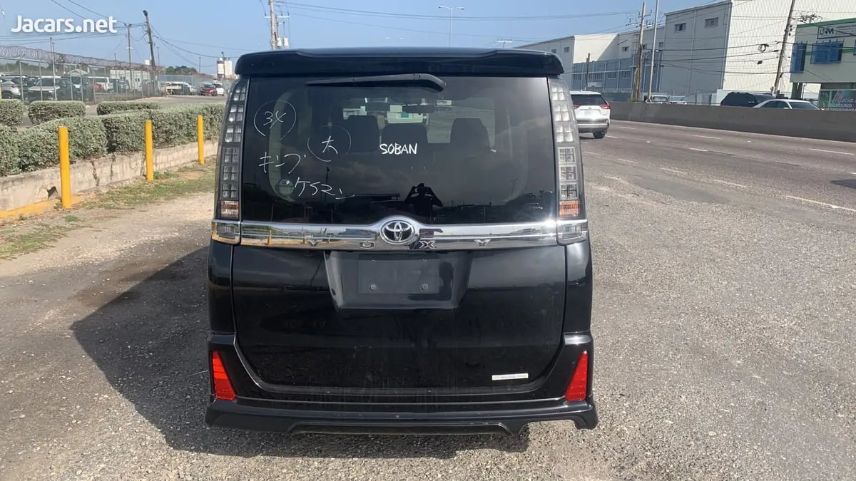 2015 TOYOTA Voxy