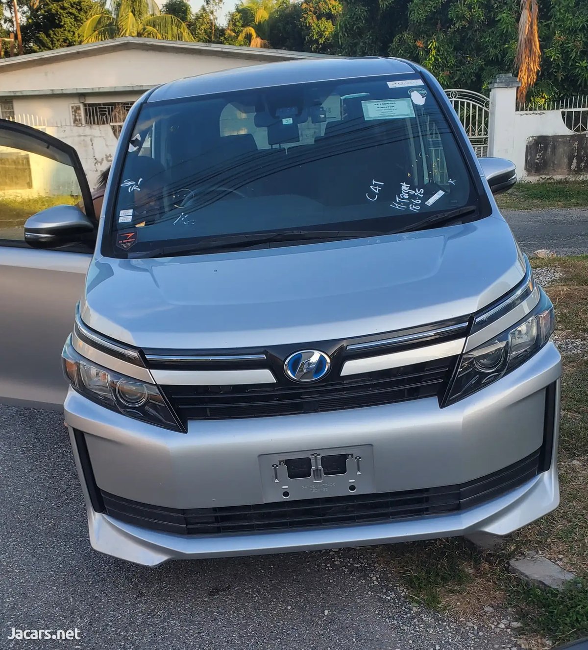 2017 TOYOTA Voxy