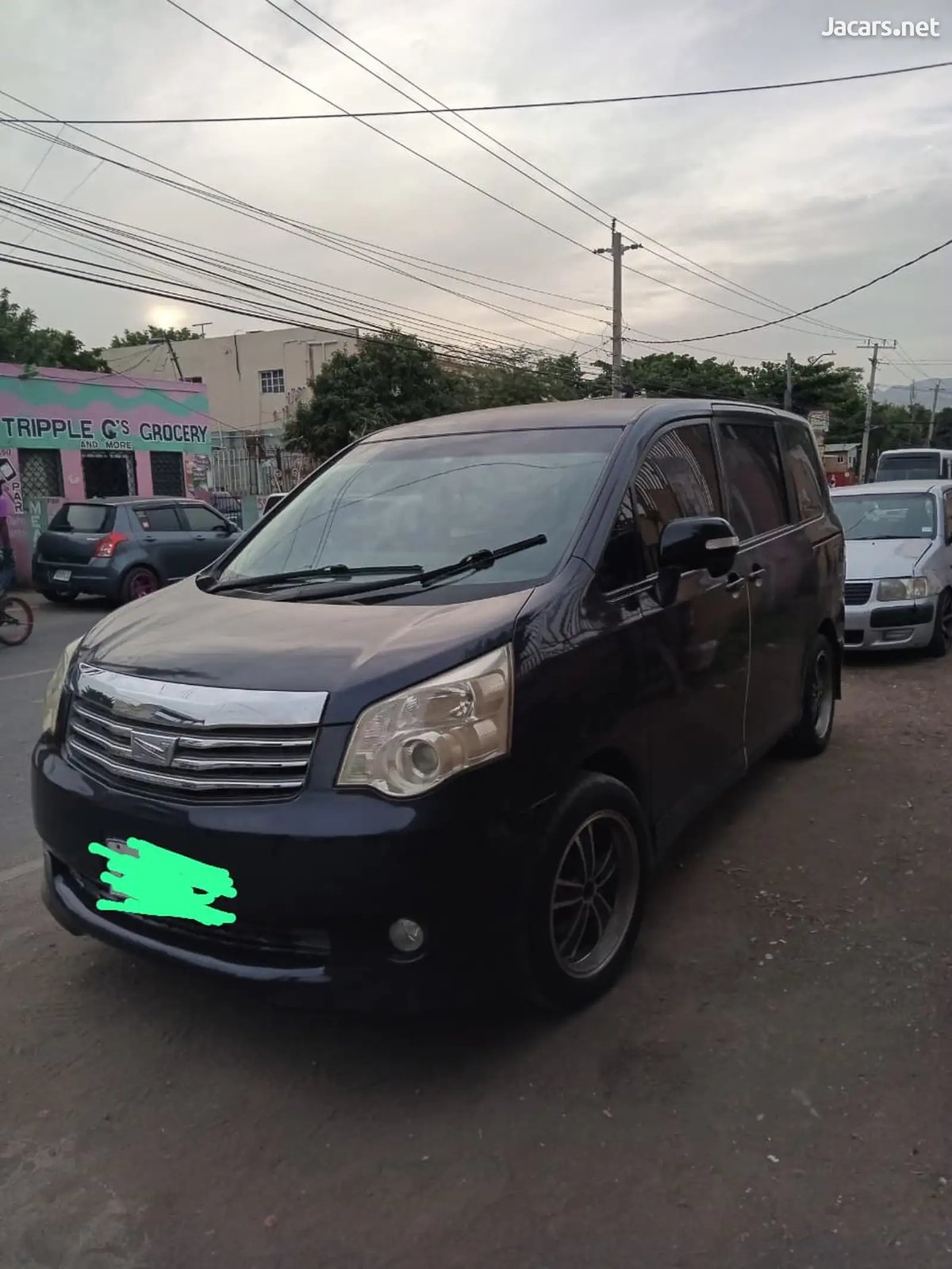 2012 TOYOTA Noah