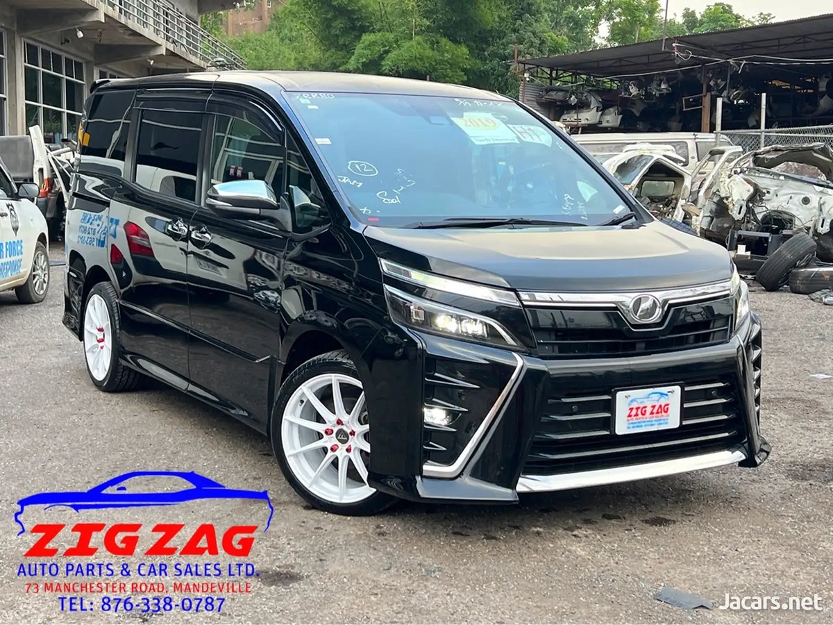 2019 TOYOTA Voxy