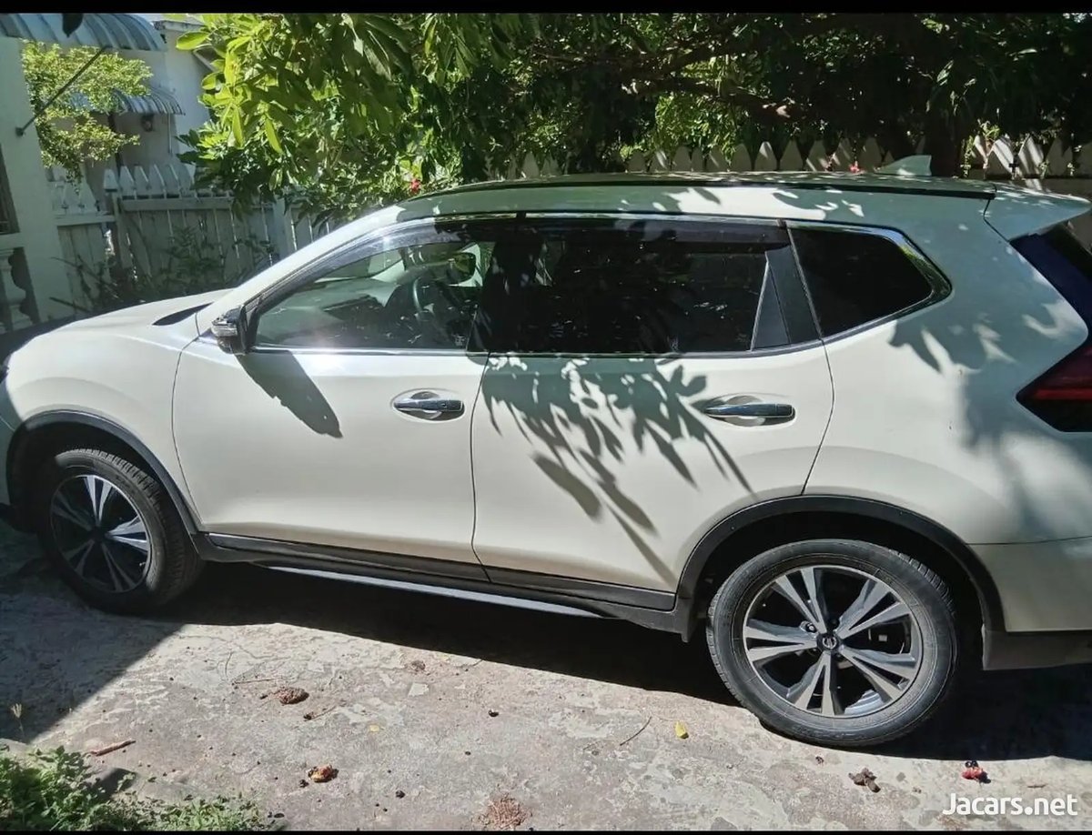 2018 NISSAN X-Trail