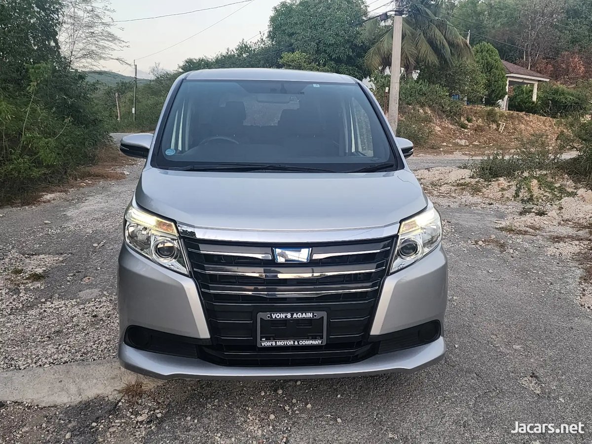 2015 TOYOTA Noah,