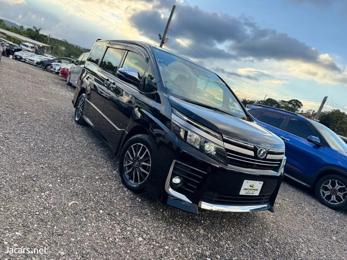 2016 TOYOTA Voxy