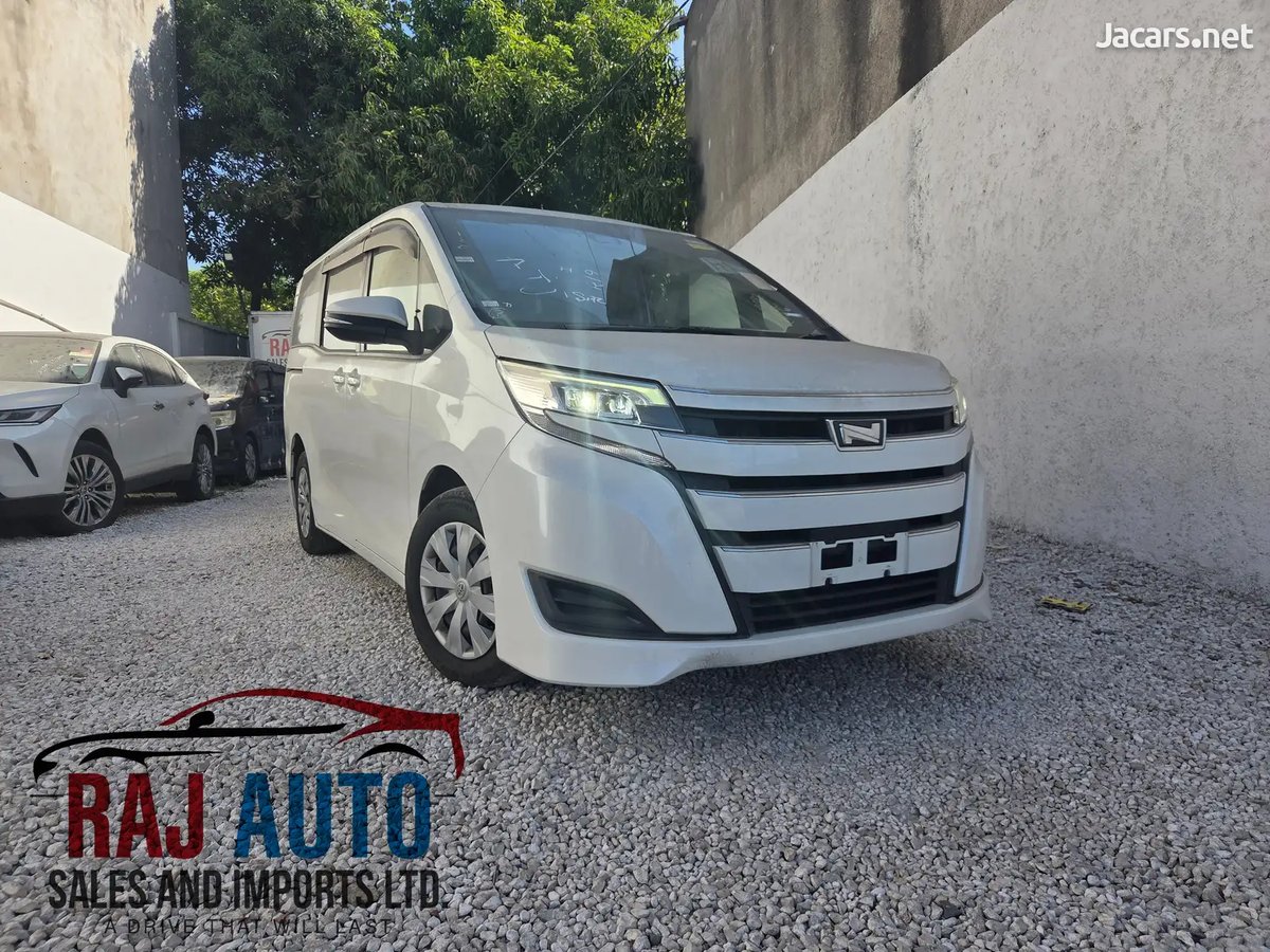 2017 TOYOTA Noah