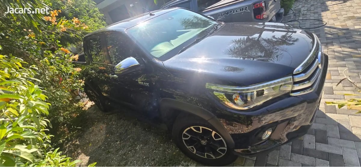 2019 TOYOTA Hilux