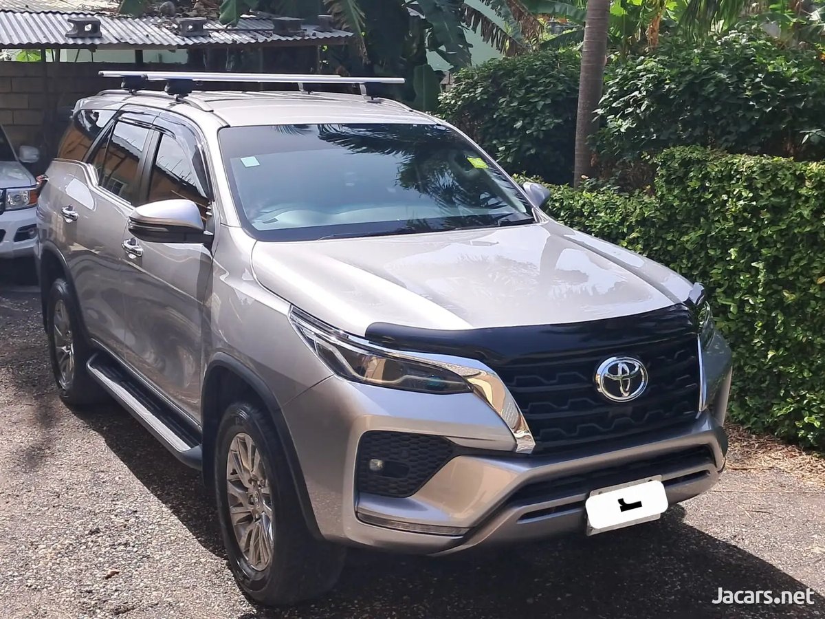 2023 TOYOTA Fortuner