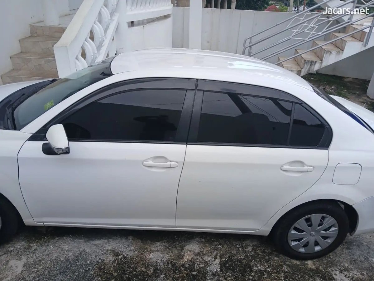 2013 TOYOTA Axio