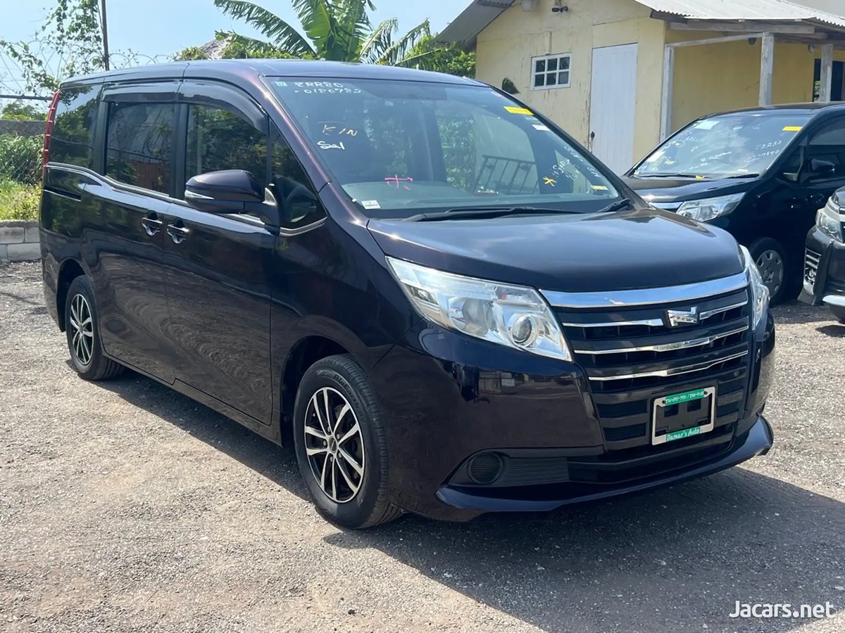 2015 TOYOTA Noah