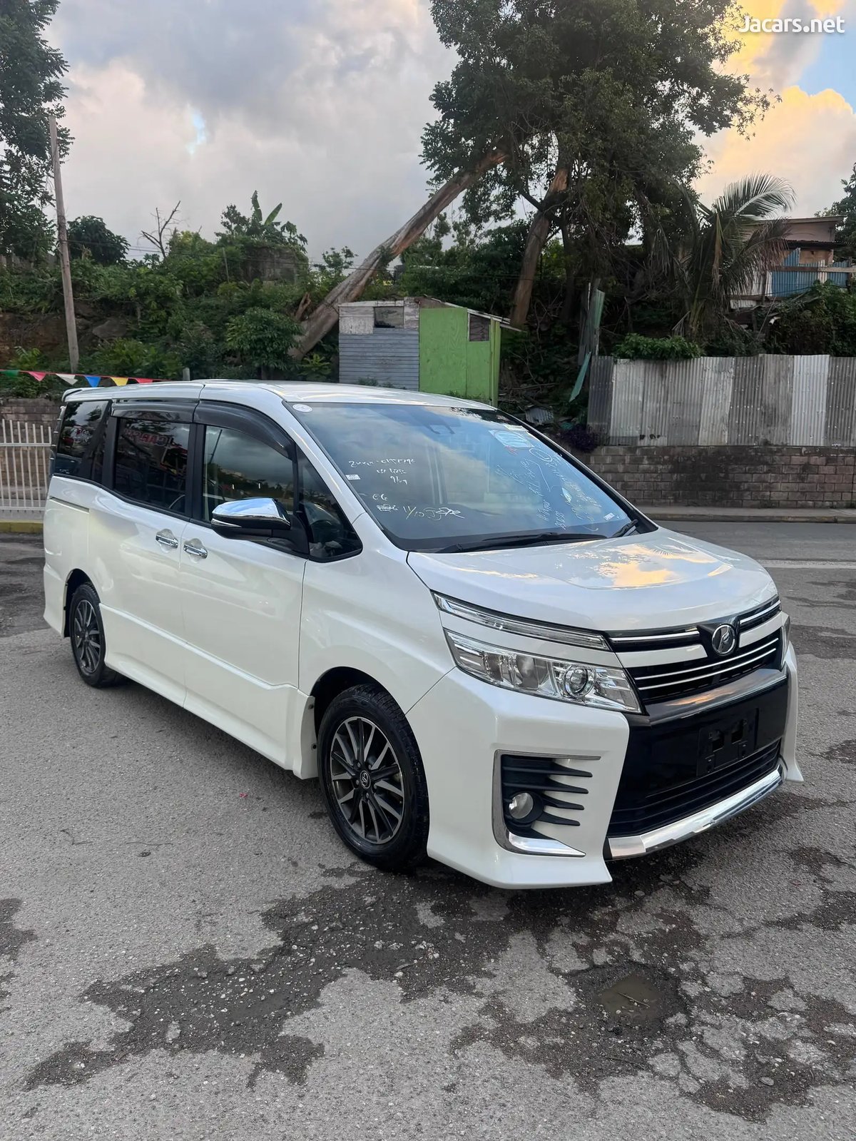 2016 TOYOTA Voxy