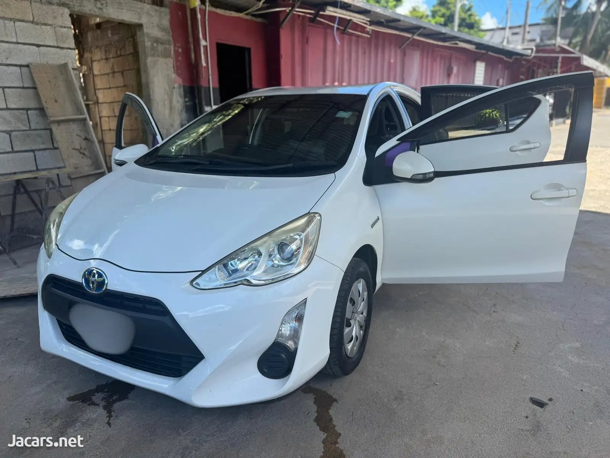 2017 TOYOTA Aqua