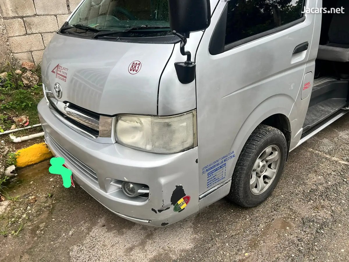 2005 TOYOTA HIACE
