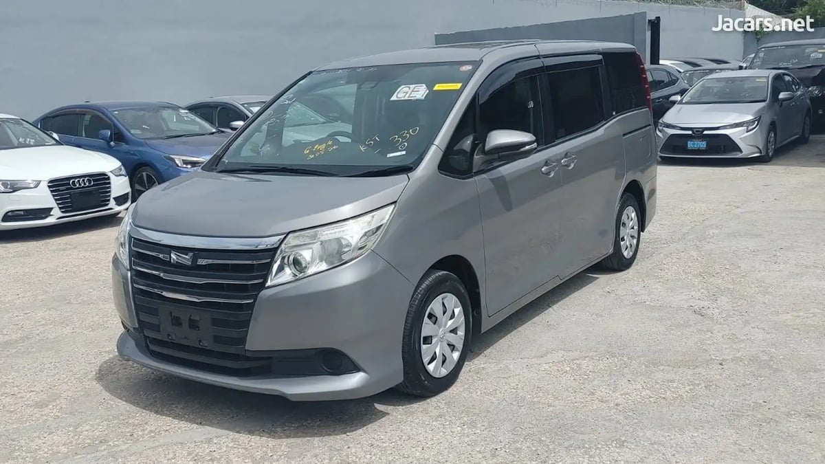2016 TOYOTA Noah