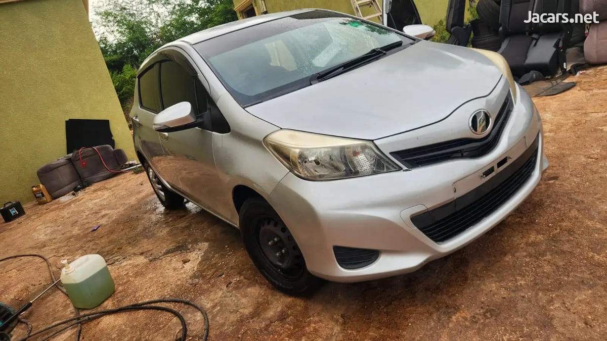 2014 TOYOTA Vitz