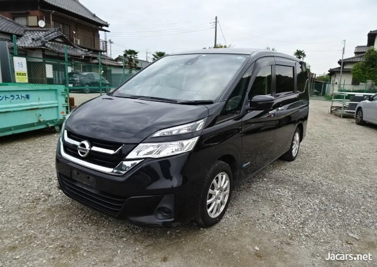2017 NISSAN Serena