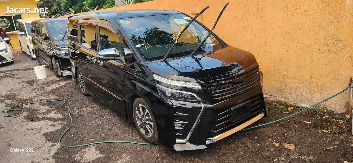2019 TOYOTA Voxy
