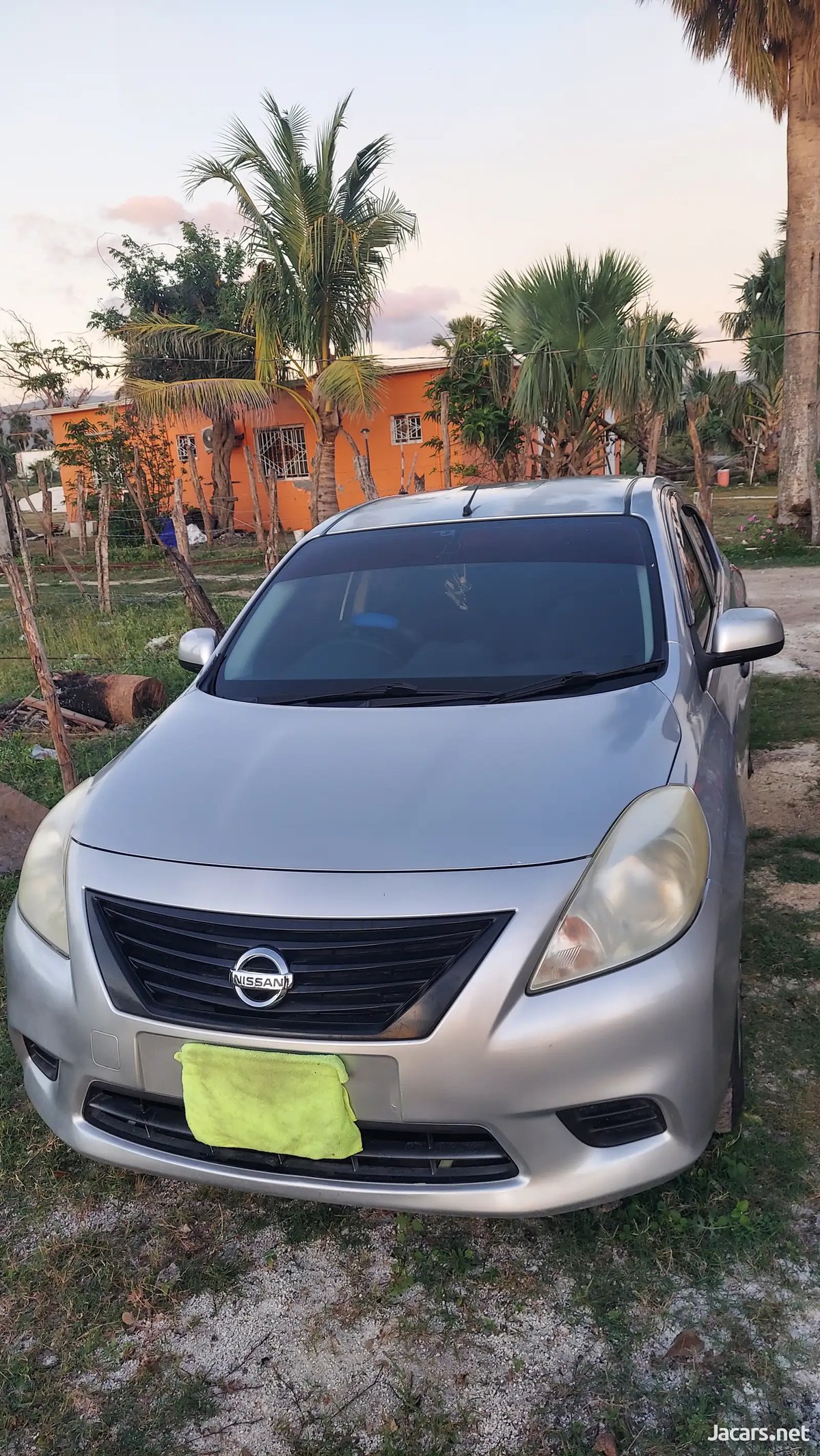 2015 NISSAN Latio