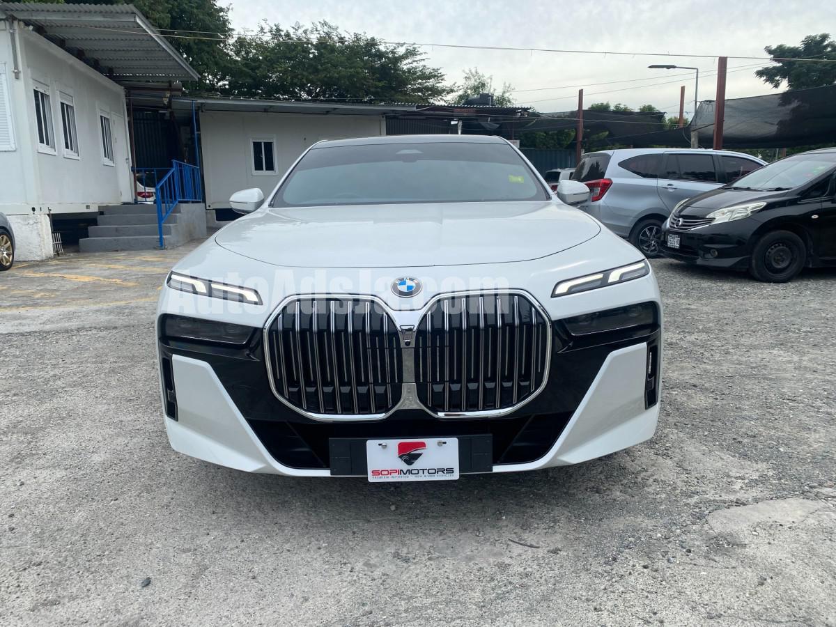 2023 BMW 740