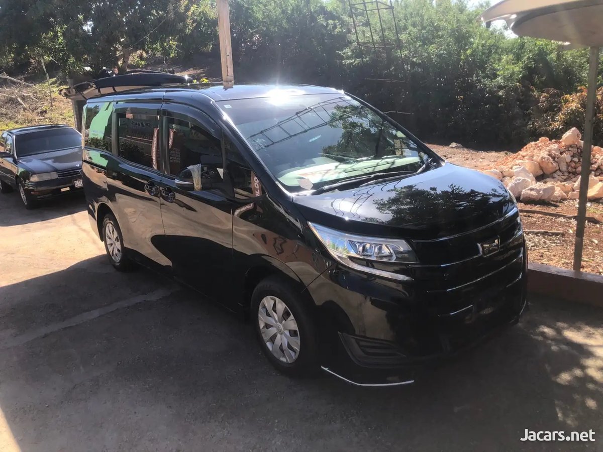 2019 TOYOTA Noah