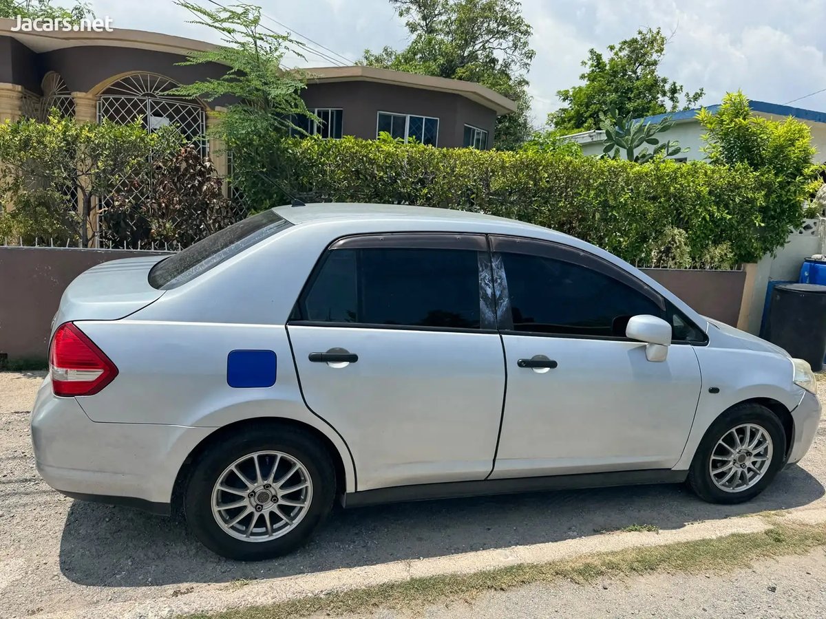 2013 NISSAN Tiida